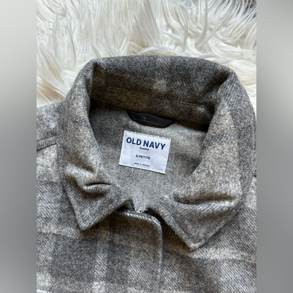 Old Navy plaid shacket - Picture 5 of 7